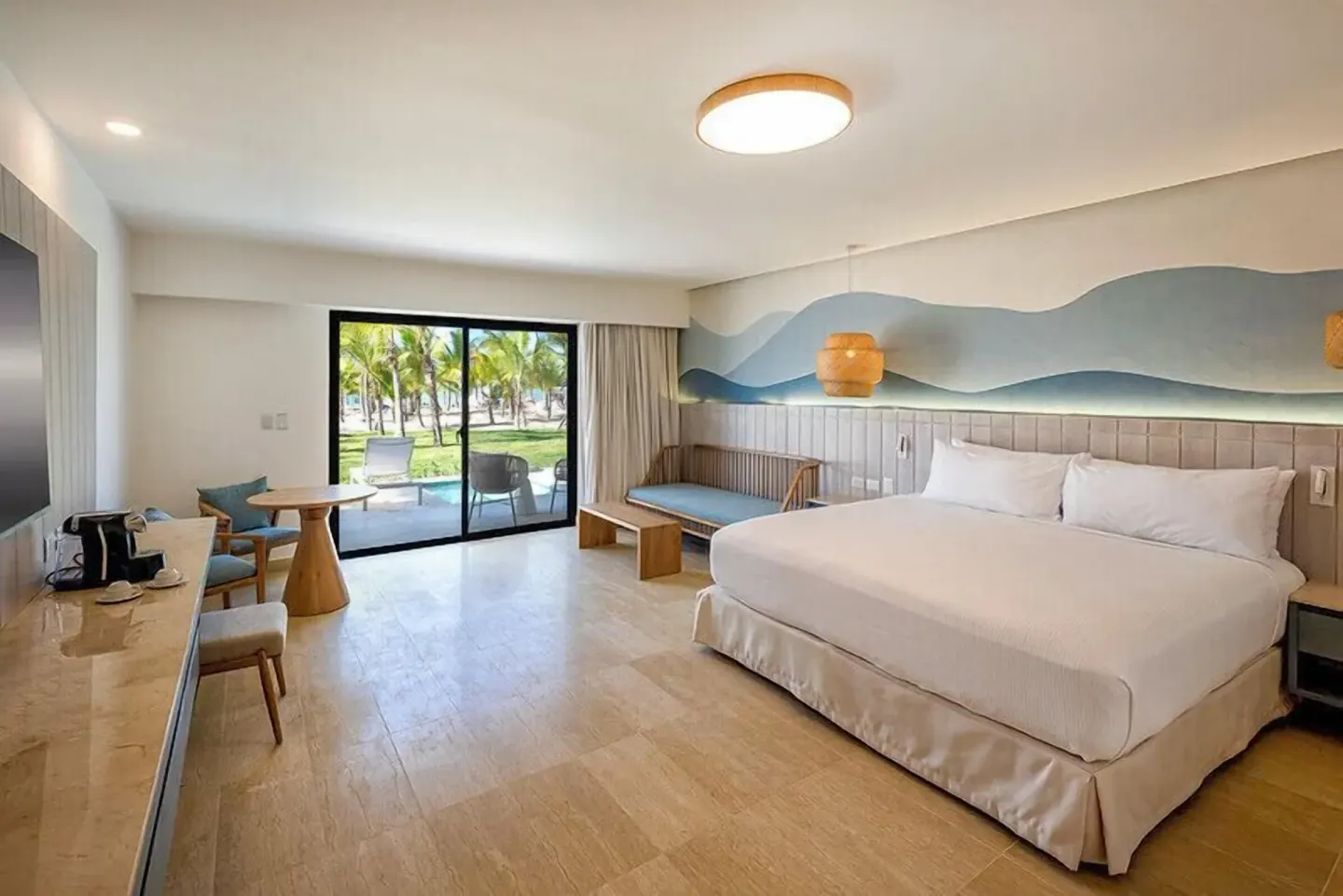 Splash Room with one visible king bed and patio view at Viva Miches.