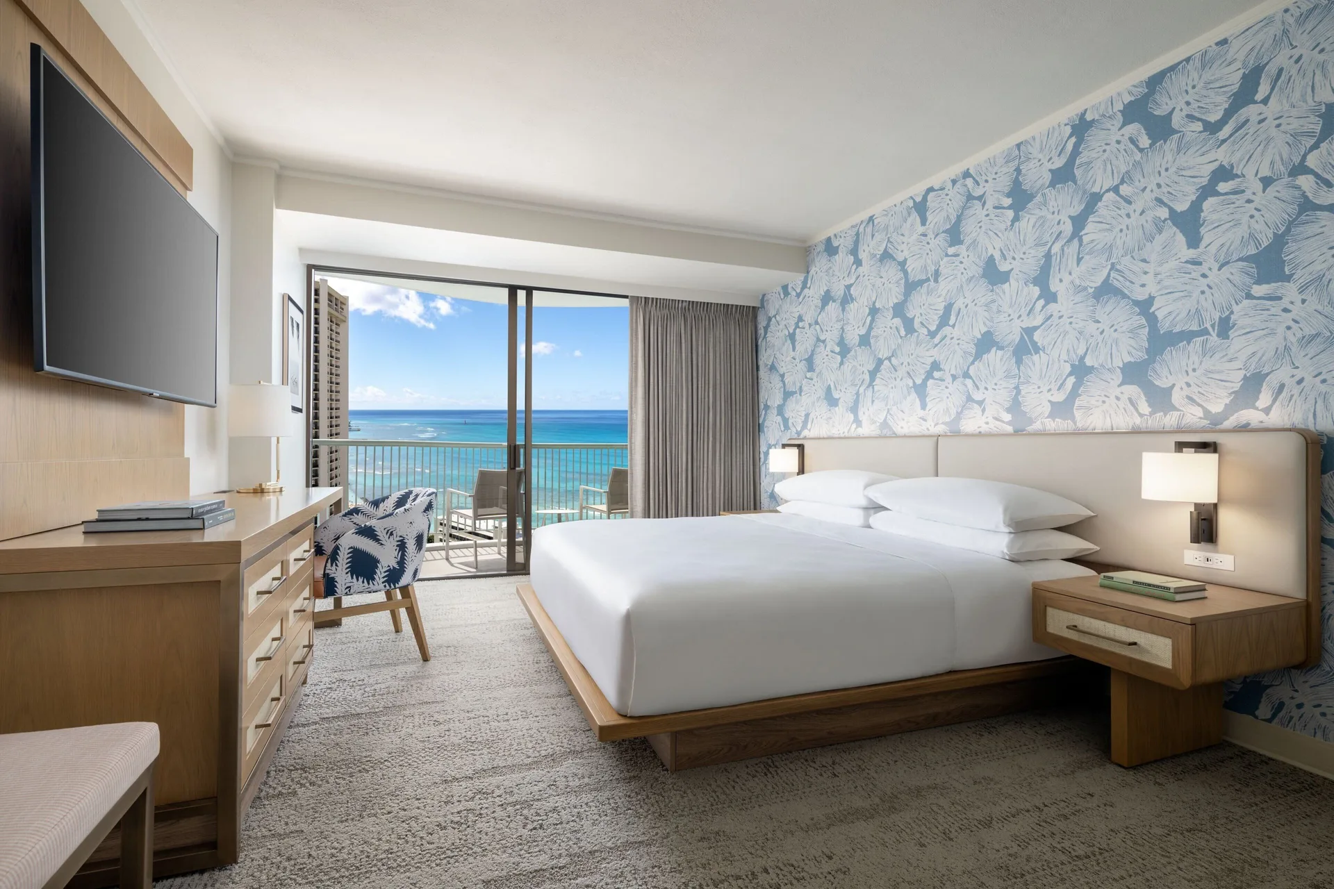 Sheraton Princess Kaiulani Waikiki Beach hotel with pool, classic style and central location