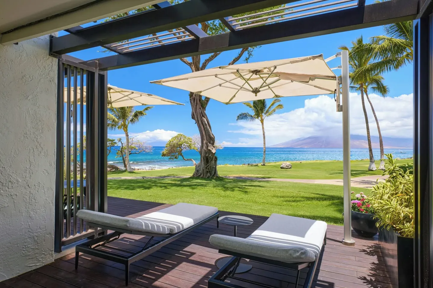 Private terrace loungers facing the ocean at Wailea Beach Resort - Marriott, Maui.