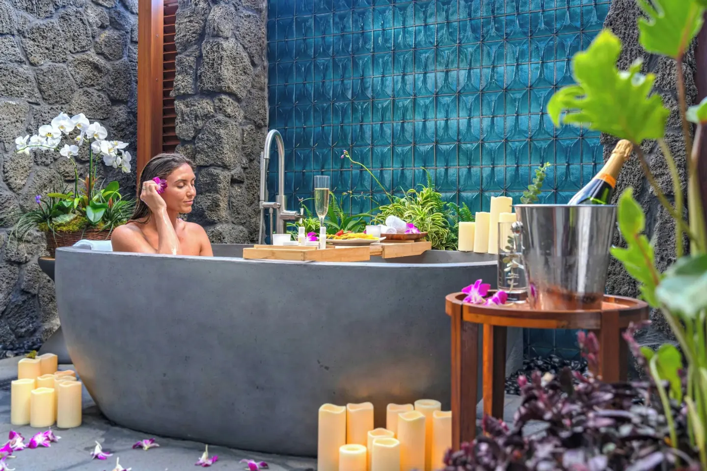 Outdoor soaking tub on a Garden Oasis lanai at Wailea Beach Resort - Marriott, Maui.