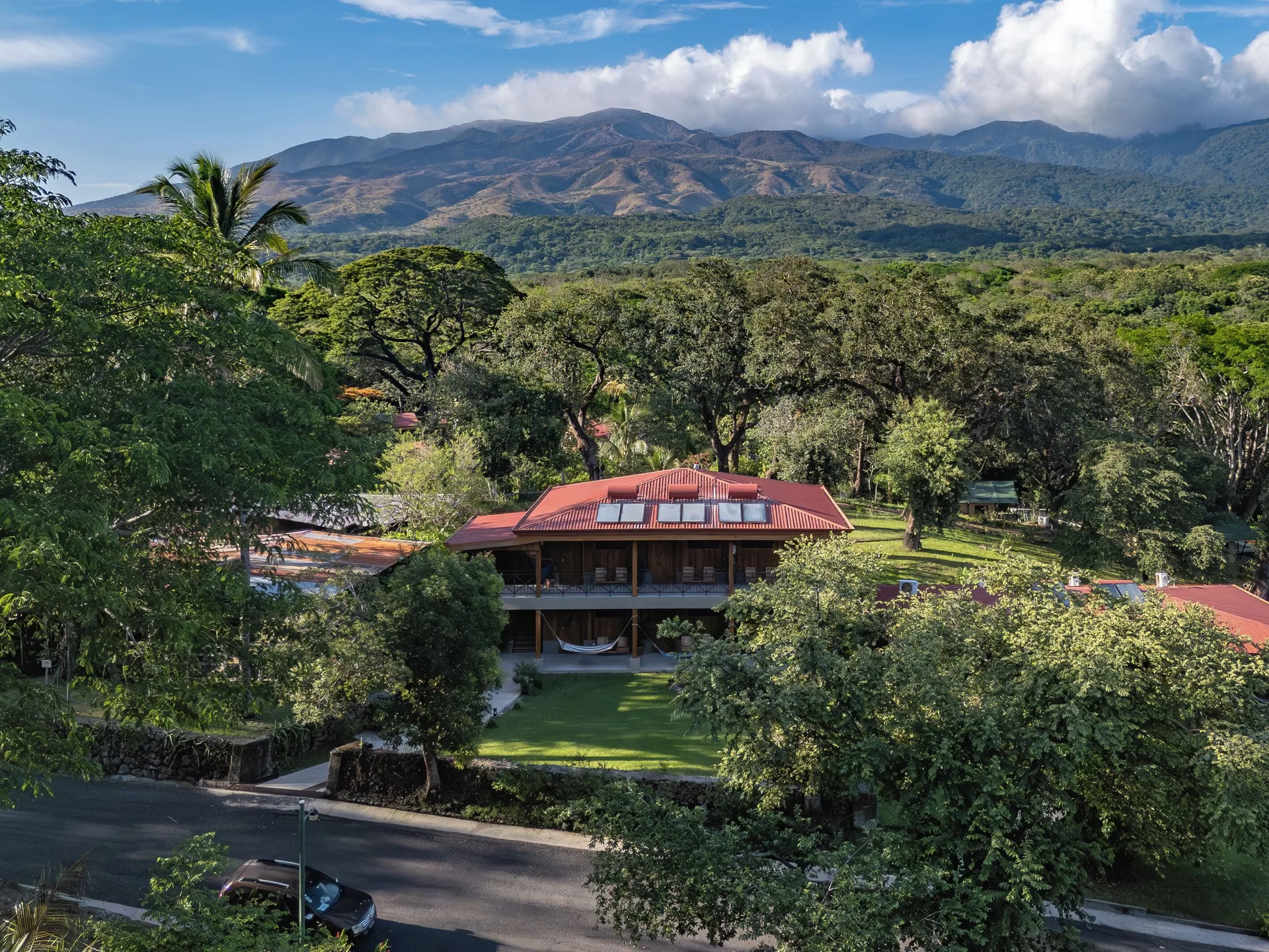 Hotel Hacienda Guachipelin resort