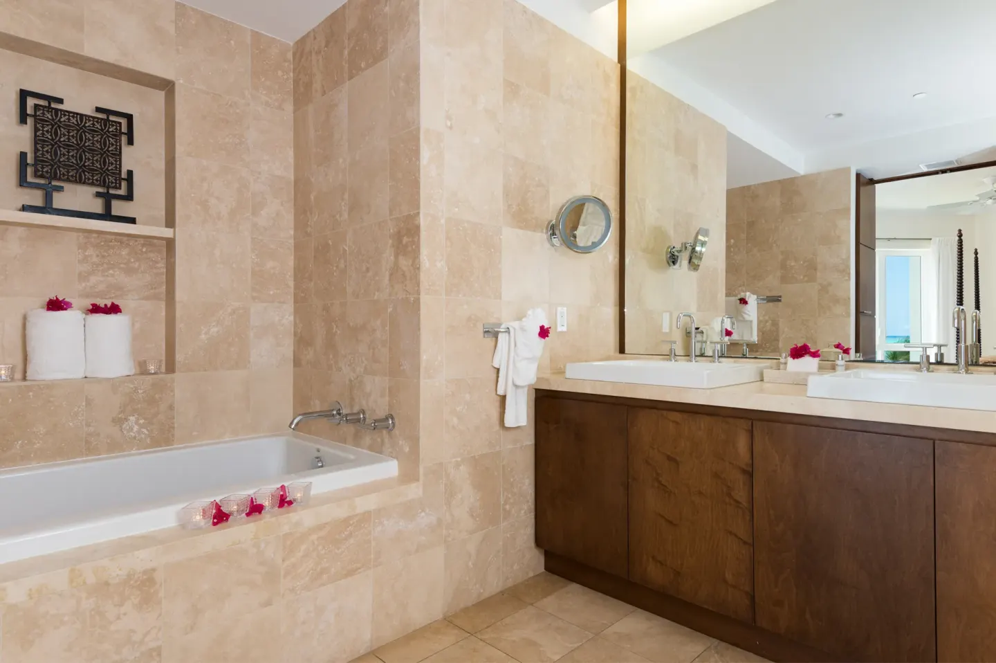 Oceanfront Luxury Four Bedroom Suite Official 2