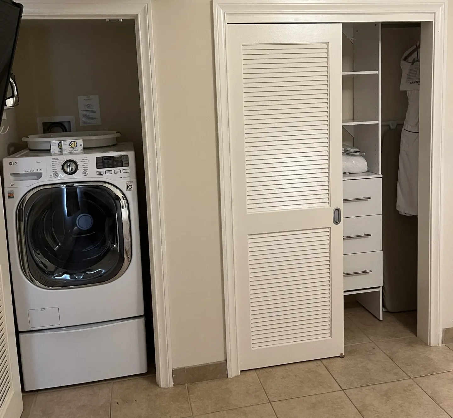 Laundry closet and wardrobe in a Bungalow 1 Bedroom at Windsong on the Reef.