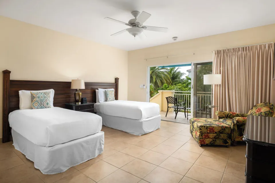 Bungalow three-bedroom twin bedroom with balcony at Windsong on the Reef.