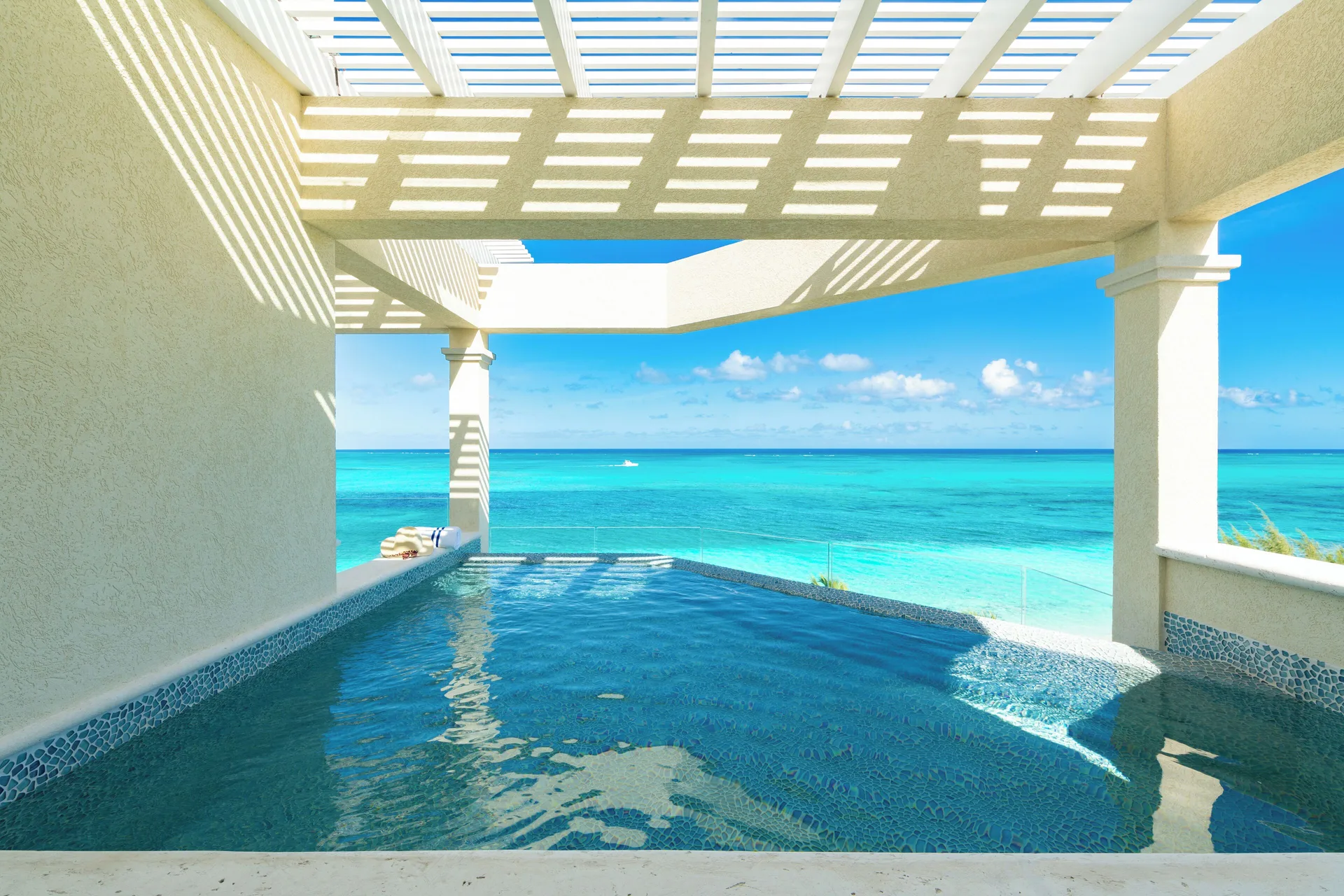 Beachfront villa terrace plunge pool overlooking the ocean at Windsong on the Reef.