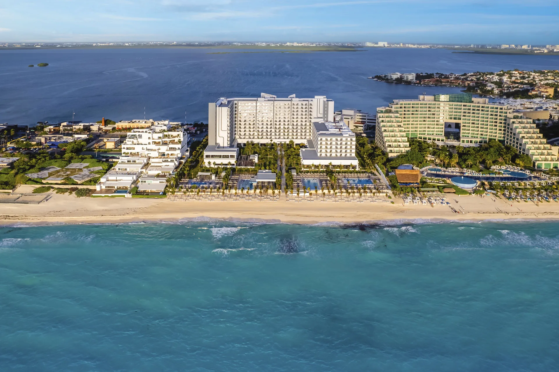 Hotel Riu Palace Kukulkan adults-only all-inclusive resort in Cancun Hotel Zone with beachfront pools and modern architecture.