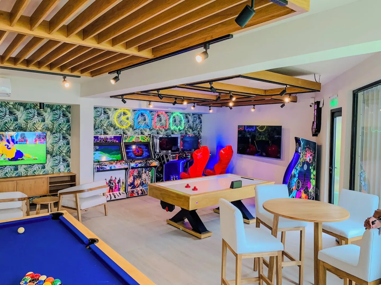 Arcade games, air hockey and pool table at Wyndham Grand Cancun Resort & Villas.