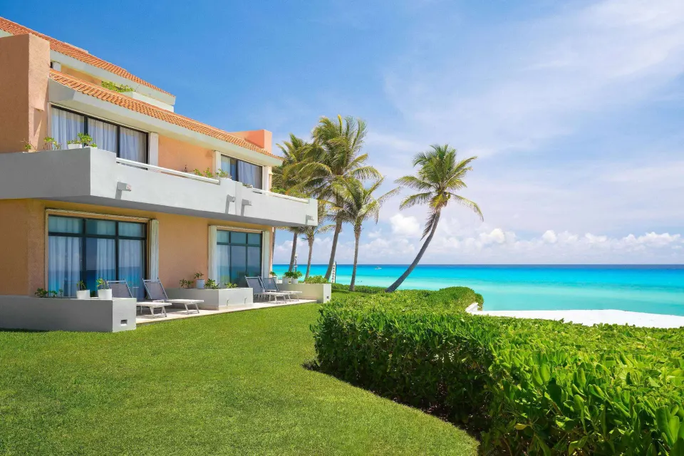 Oceanfront villa exterior and lawn at Wyndham Grand Cancun Resort & Villas.