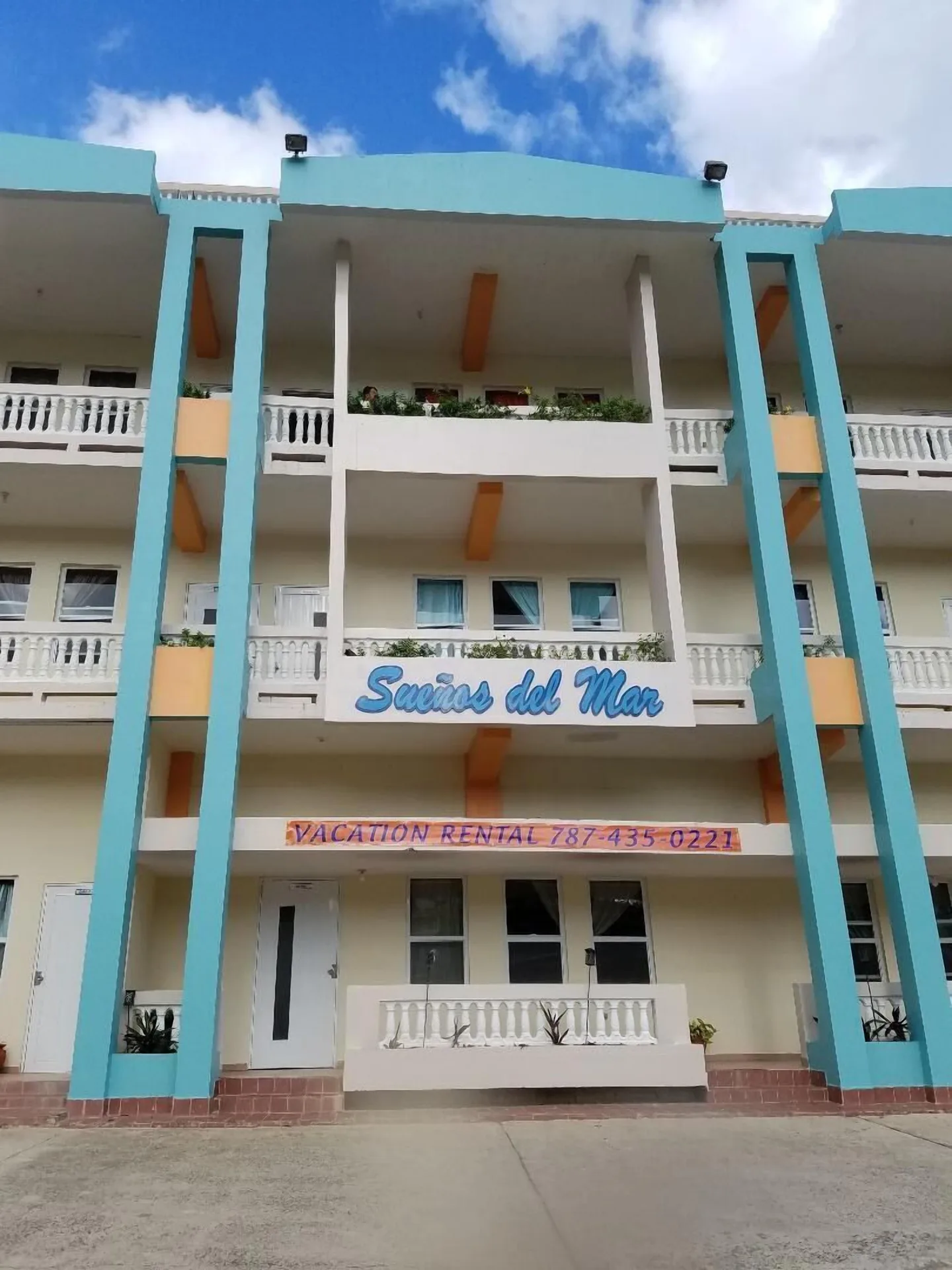 Sueños del Mar Vacation Rentals resort