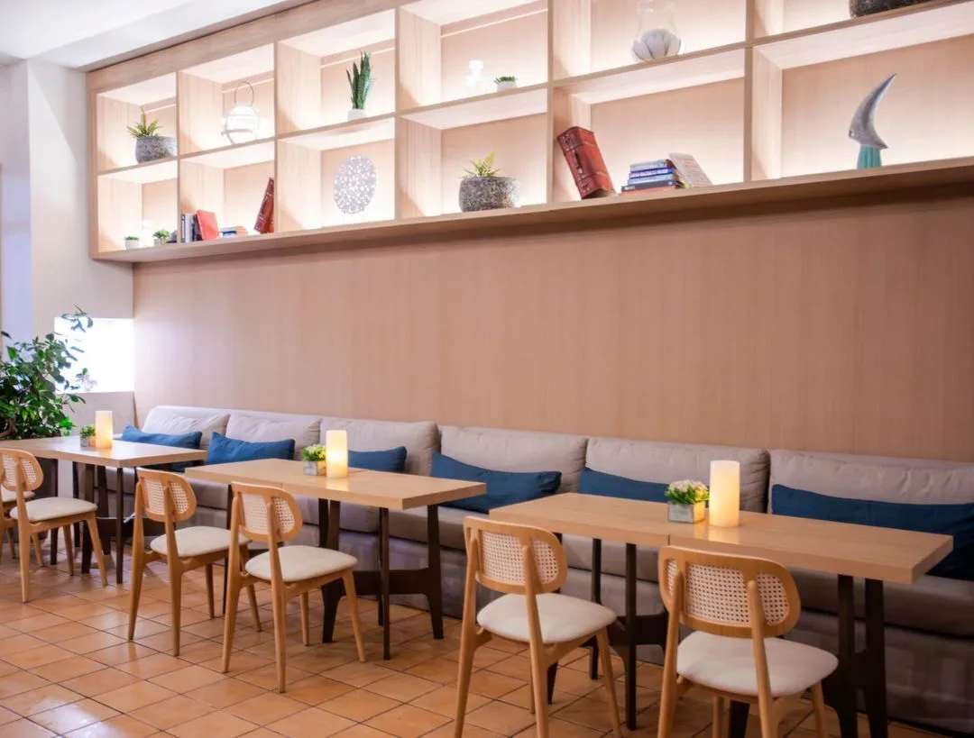Indoor café-style seating with shelves at Wyndham Palmas Beach and Golf Boutique Resort.