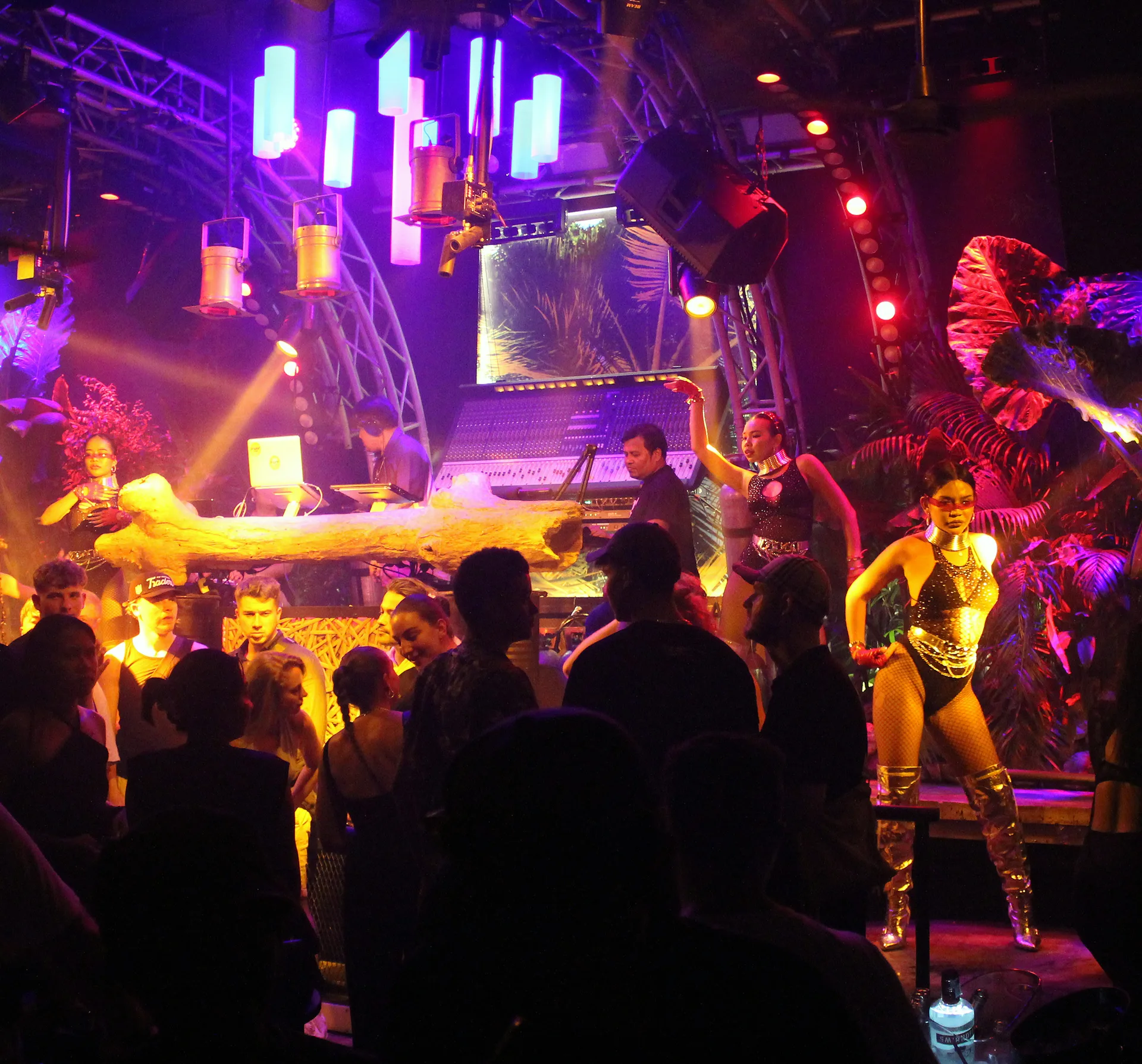 Nightclub Dancing — Bahia Principe Luxury Sian Ka'an